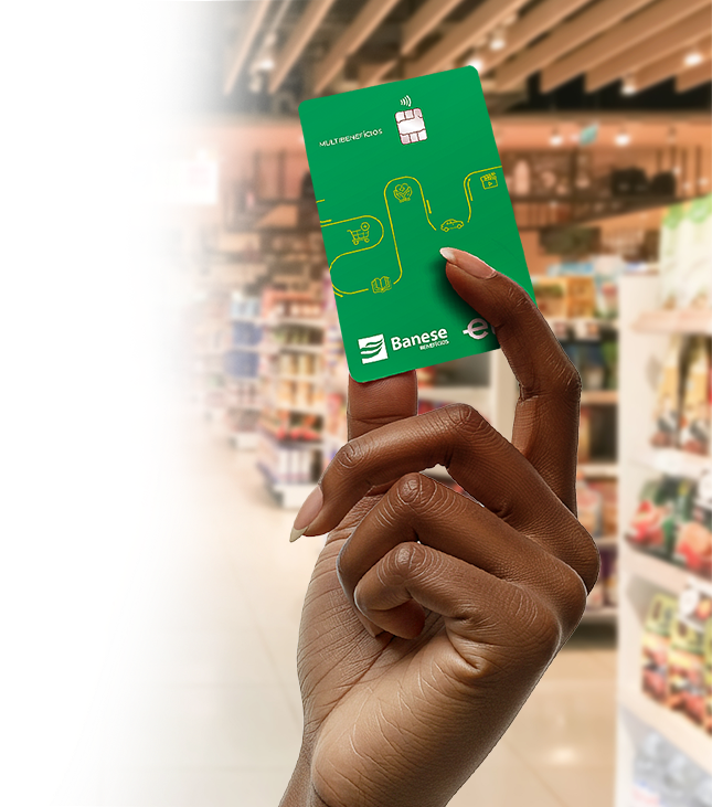 Mão segurando o cartão banese benefícios